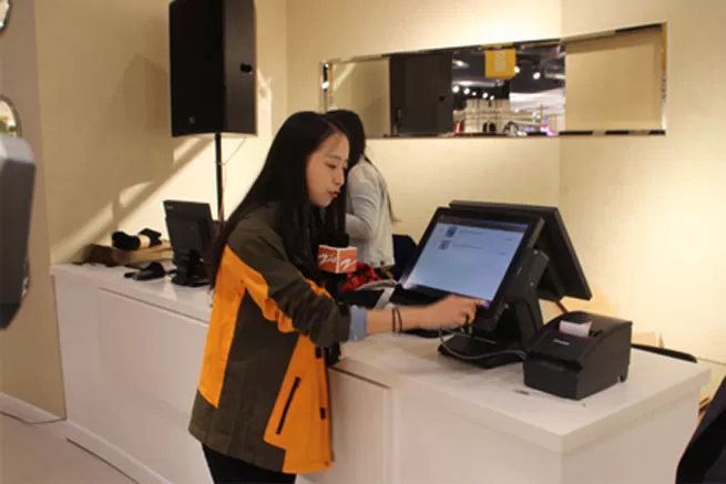 rfId bringt Licht in eines der größten Kaufhäuser intime 5